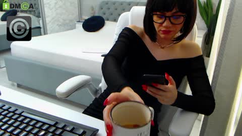 Elly online show from 12-19-24, 08:45