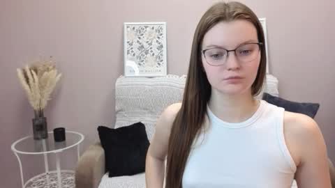 Snapshot of dear_jessica9 chatting on 11-18-25, 10:09 Jessica online show from 11-18-25, 10:09