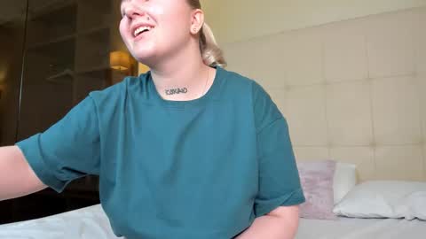 Debbie Mon Tue Fri Sun Sat GMT 3 1000am - 0400pm  online show from 10-16-25, 05:36