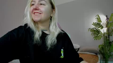 Debbie Mon Tue Fri Sun Sat GMT 3 1000am - 0400pm  online show from 11-22-25, 05:34