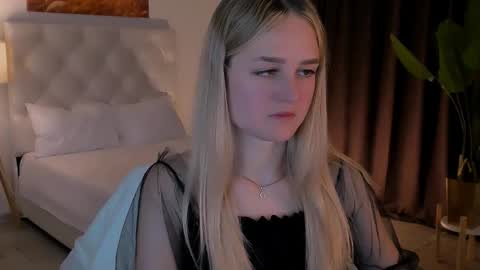 Debora online show from 10-15-25, 03:50