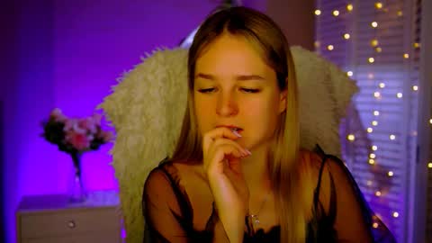 Debora online show from 11-28-25, 04:26