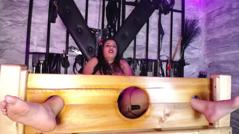 Snapshot of deborass_bdsm chatting on 12-17-24, 10:01 DEBORA online show from 12-17-24, 10:01