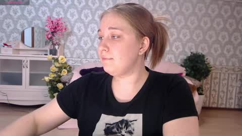 Snapshot of debramust chatting on 12-29-24, 01:24 debramust online show from 12-29-24, 01:24