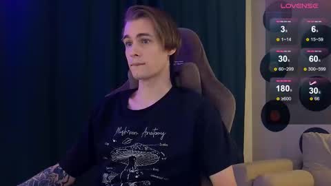 Snapshot of debugmee chatting on 11-22-25, 04:17 Samuel online show from 11-22-25, 04:17