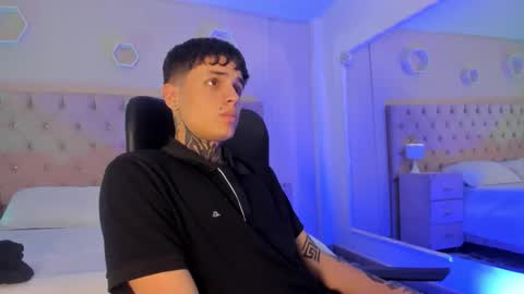 declan_fox online show from 10-19-25, 04:35