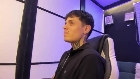 declan_fox online show from 10-31-25, 02:12