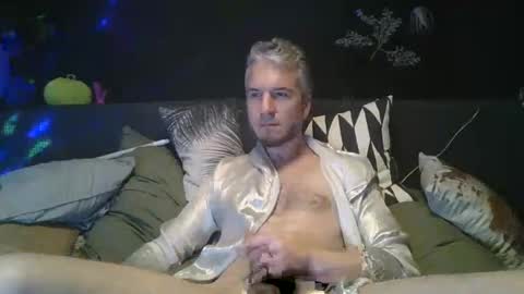 Snapshot of deebo1987 chatting on 12-26-24, 11:57 Deen online show from 12-26-24, 11:57