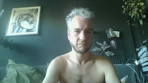 Snapshot of deebo1987 chatting on 12-28-24, 12:45 Deen online show from 12-28-24, 12:45