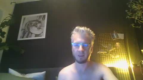 Snapshot of deebo1987 chatting on 12-29-24, 06:49 Deen online show from 12-29-24, 06:49