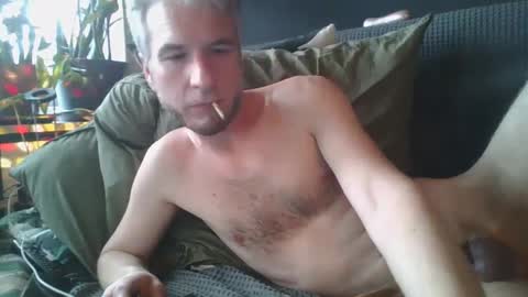 Snapshot of deebo1987 chatting on 01-02-25, 09:33 Deen online show from 01-02-25, 09:33