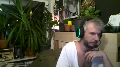 Snapshot of deebo1987 chatting on 11-14-25, 08:07 Deen online show from 11-14-25, 08:07