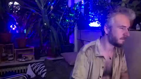 Snapshot of deebo1987 chatting on 11-30-25, 02:04 Deen online show from 11-30-25, 02:04