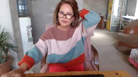 hi guys i m a cute milf i m here for good time and nice people pls be respectfool and enjoy me online show from 09-17-25, 07:21
