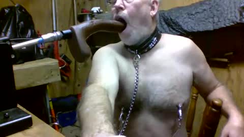 Snapshot of deepthroat227 chatting on 12-23-24, 10:33 Deepthroat My Big Dildos online show from 12-23-24, 10:33