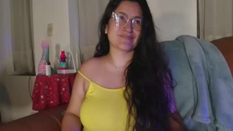 Snapshot of deesseluxure_ chatting on 11-01-25, 02:13 Andre online show from 11-01-25, 02:13