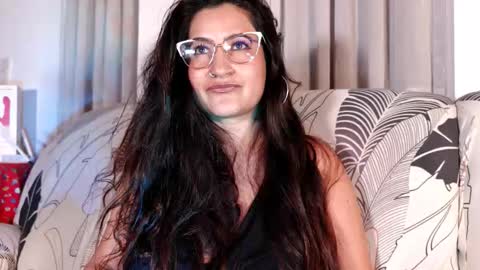 Snapshot of deesseluxure_ chatting on 03-11-26, 05:02 Andre online show from 03-11-26, 05:02