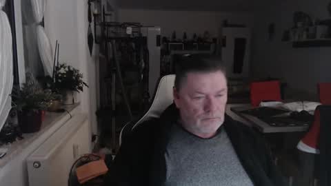 deinprinz2312 online show from 12-31-24, 05:11