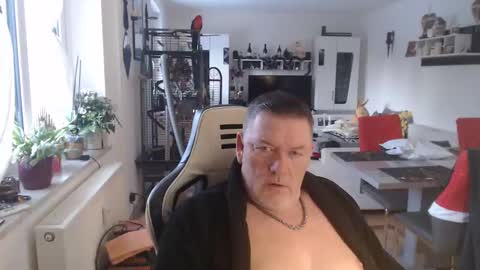 deinprinz2312 online show from 01-04-25, 07:24