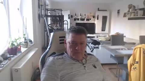 deinprinz2312 online show from 02-12-25, 08:59