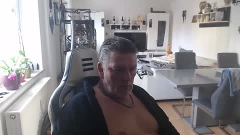 deinprinz2312 online show from 03-11-25, 10:07