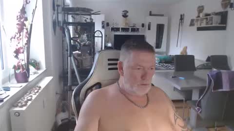 deinprinz2312 online show from 10-28-25, 09:57