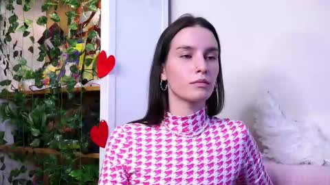 Snapshot of deirdreorem chatting on 11-02-25, 07:27 Esme 19 years old online show from 11-02-25, 07:27