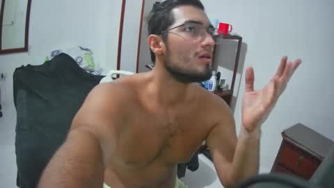 Snapshot of deividellobo chatting on 09-19-25, 10:54 deividellobo online show from 09-19-25, 10:54