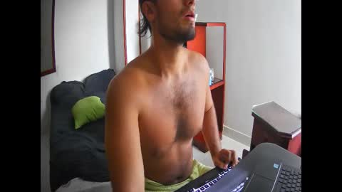 Snapshot of deividellobo chatting on 11-27-25, 08:33 deividellobo online show from 11-27-25, 08:33