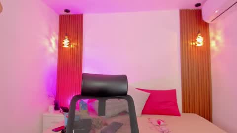 D E L A Y L  A online show from 10-30-25, 04:03