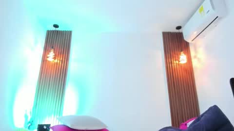 D E L A Y L  A online show from 11-11-25, 01:49