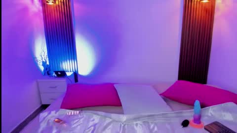 D E L A Y L  A online show from 11-12-25, 02:45