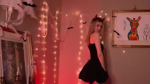 Snapshot of delcieodoherty chatting on 10-31-25, 08:32 Adla online show from 10-31-25, 08:32