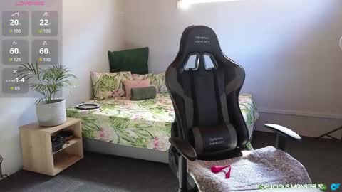 Snapshot of deliciousmonster30 chatting on 10-28-25, 06:39 Kitty online show from 10-28-25, 06:39