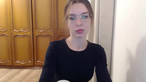 Aurora online show from 11-18-25, 06:29