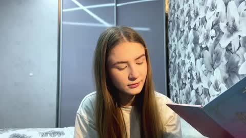 Snapshot of delindaquails chatting on 12-18-25, 08:15 Lea online show from 12-18-25, 08:15