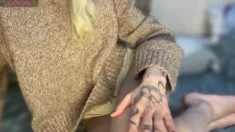 Snapshot of dellacampbell chatting on 02-05-26, 02:54 Della online show from 02-05-26, 02:54