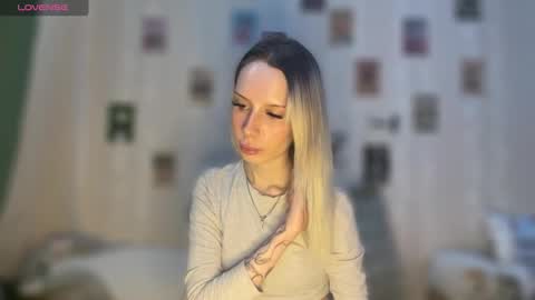 Snapshot of dellacampbell chatting on 02-11-26, 09:58 Della online show from 02-11-26, 09:58