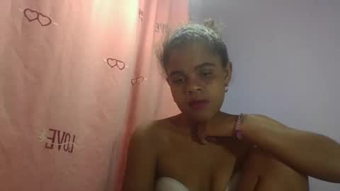 Snapshot of delphineee chatting on 04-09-26, 06:46 delphine online show from 04-09-26, 06:46