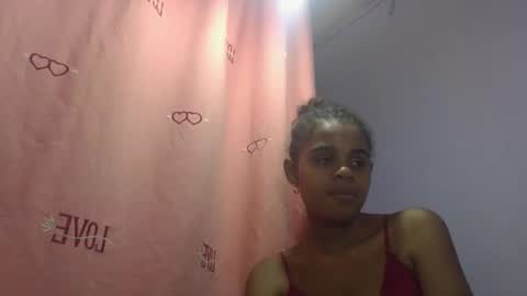 Snapshot of delphineee chatting on 04-15-26, 08:21 delphine online show from 04-15-26, 08:21