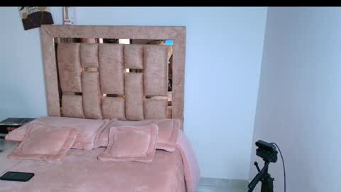 Snapshot of demiansalvatore chatting on 11-23-25, 08:08 Demian and Salvatore online show from 11-23-25, 08:08