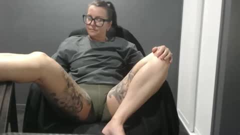 Snapshot of demonways chatting on 10-21-25, 02:23 Demon Ways online show from 10-21-25, 02:23