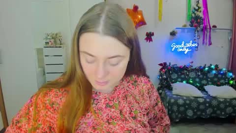 Snapshot of demure_soul chatting on 12-08-24, 04:14 Sophie online show from 12-08-24, 04:14