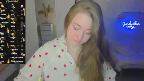 Snapshot of demure_soul chatting on 01-25-25, 04:13 Sophie online show from 01-25-25, 04:13