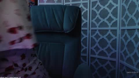 Snapshot of demuredeliah chatting on 02-21-25, 01:55 Deliah online show from 02-21-25, 01:55