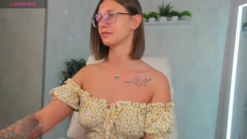 Elina online show from 09-12-25, 12:11