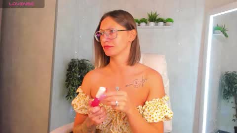 Elina online show from 09-15-25, 12:10