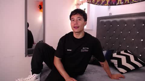 Snapshot of denizer_healer chatting on 10-28-25, 12:52 DENIZER online show from 10-28-25, 12:52