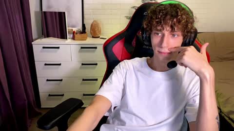 Snapshot of denobluora chatting on 12-10-24, 08:16 Jasper   online show from 12-10-24, 08:16