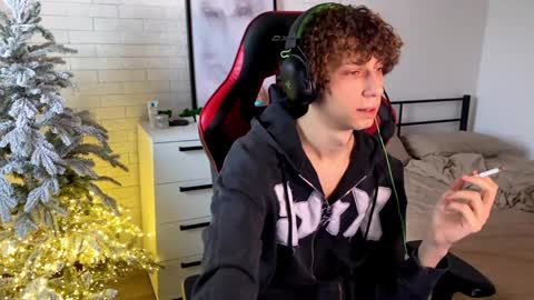 Snapshot of denobluora chatting on 12-12-24, 12:33 Jasper   online show from 12-12-24, 12:33